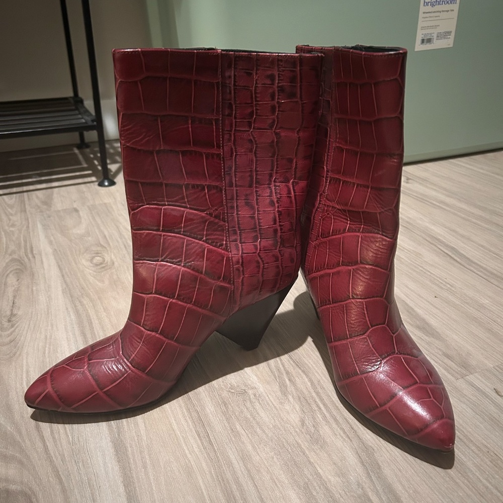 Say Ché by Chelsey Croc Booties
